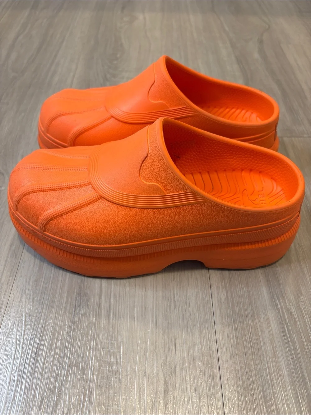 Sorel vibrant orange